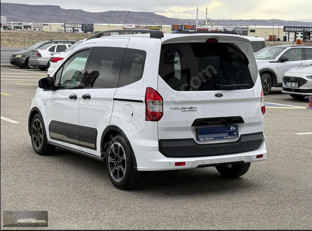 FORD TOURNEO COURIER TİTANİUM PLUS 2022 MODEL